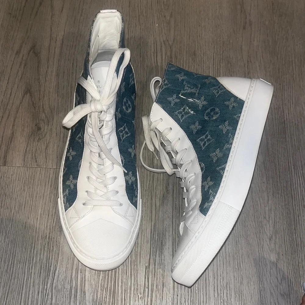Like new LOUIS VUITTON LV Monogram Sneakers